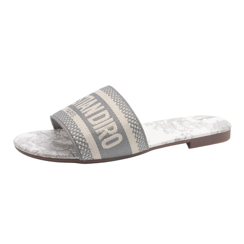 2025 New Casual Plus Size Flat Bottom Sandals Women's Hot Selling Vintage Outerwear Slippers Fashion Style Adult Footwear