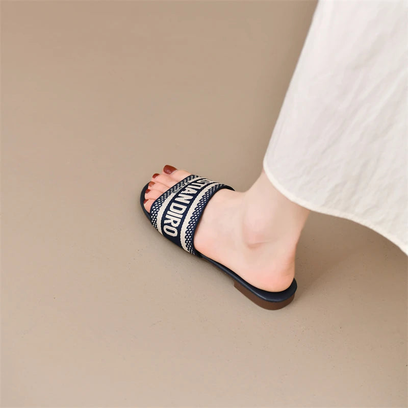 2025 New Casual Plus Size Flat Bottom Sandals Women's Hot Selling Vintage Outerwear Slippers Fashion Style Adult Footwear