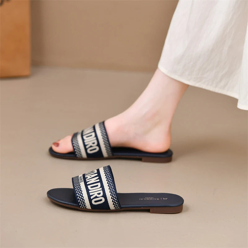 2025 New Casual Plus Size Flat Bottom Sandals Women's Hot Selling Vintage Outerwear Slippers Fashion Style Adult Footwear