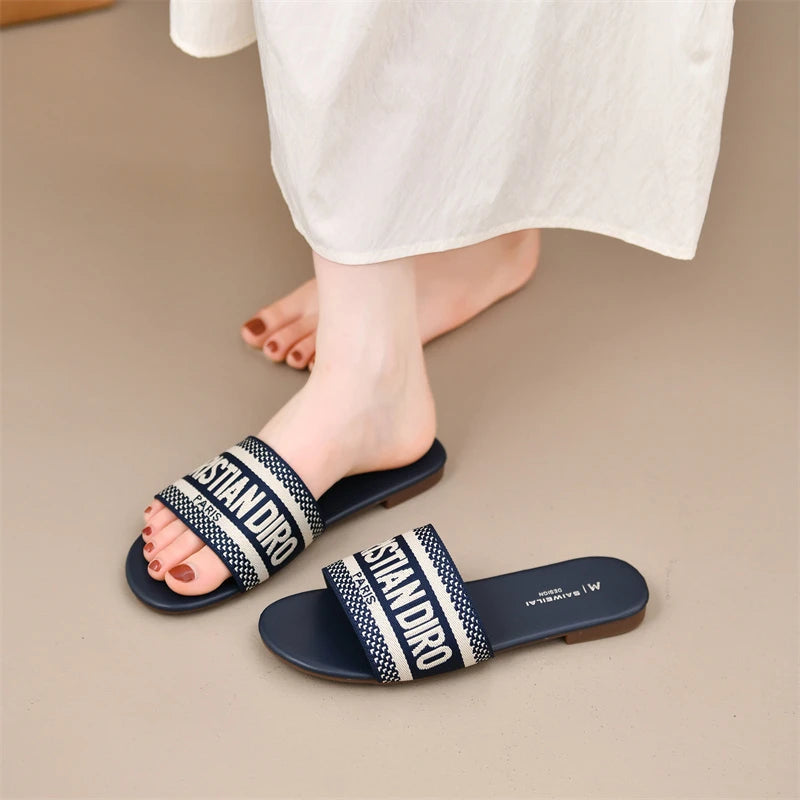 2025 New Casual Plus Size Flat Bottom Sandals Women's Hot Selling Vintage Outerwear Slippers Fashion Style Adult Footwear