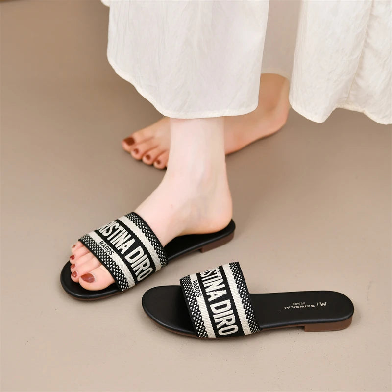 2025 New Casual Plus Size Flat Bottom Sandals Women's Hot Selling Vintage Outerwear Slippers Fashion Style Adult Footwear