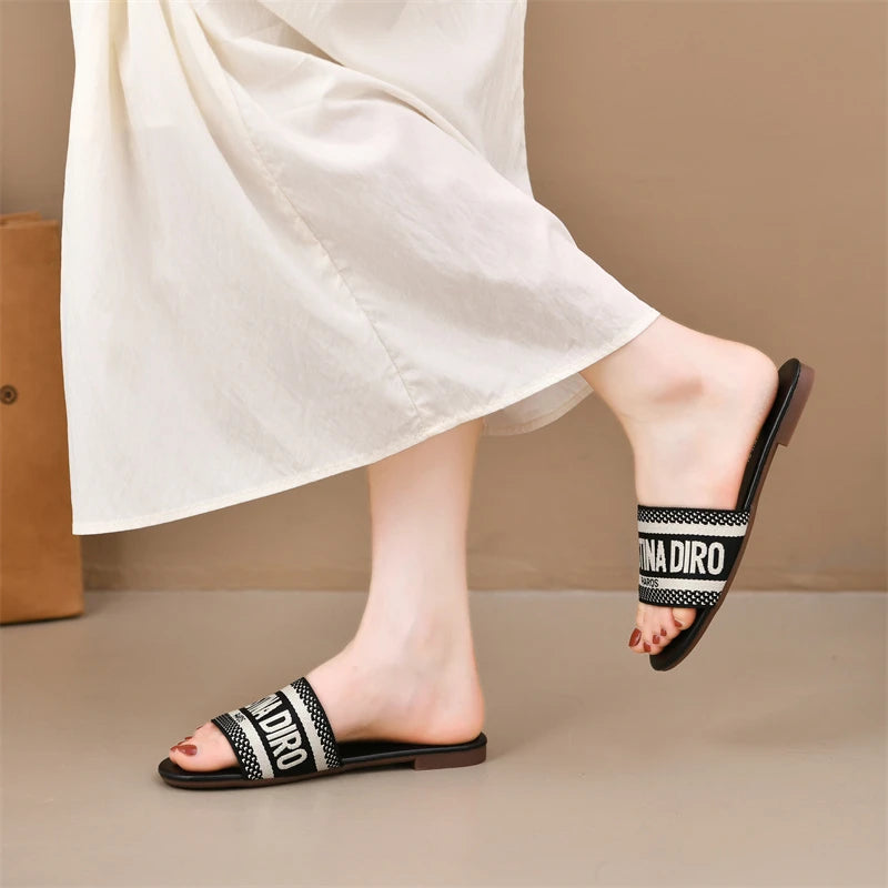 2025 New Casual Plus Size Flat Bottom Sandals Women's Hot Selling Vintage Outerwear Slippers Fashion Style Adult Footwear