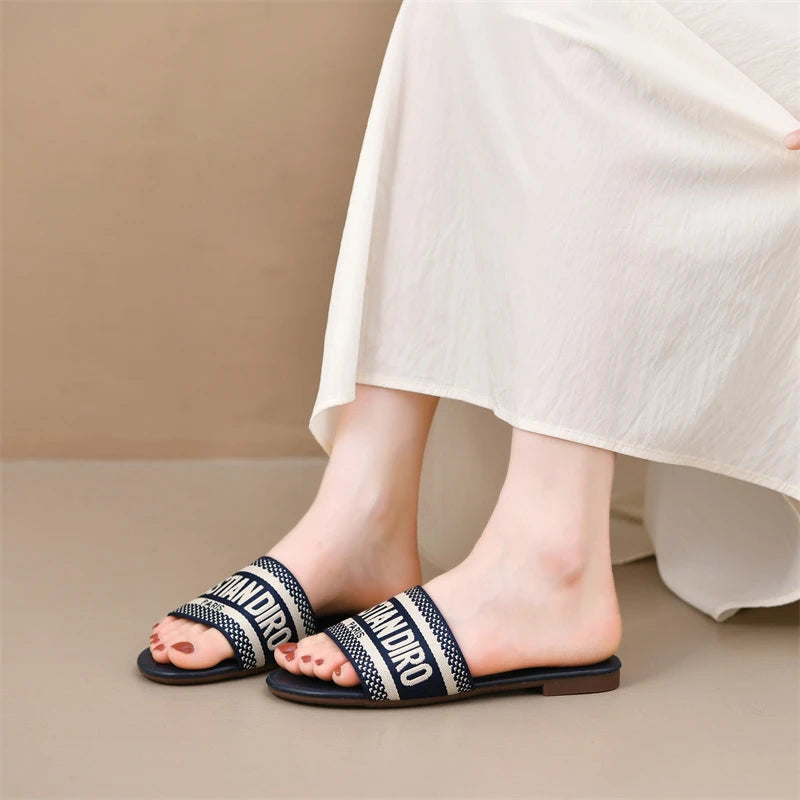 2025 New Casual Plus Size Flat Bottom Sandals Women's Hot Selling Vintage Outerwear Slippers Fashion Style Adult Footwear