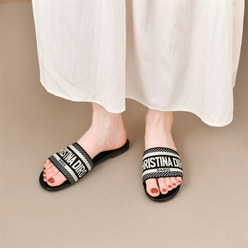 2025 New Casual Plus Size Flat Bottom Sandals Women's Hot Selling Vintage Outerwear Slippers Fashion Style Adult Footwear