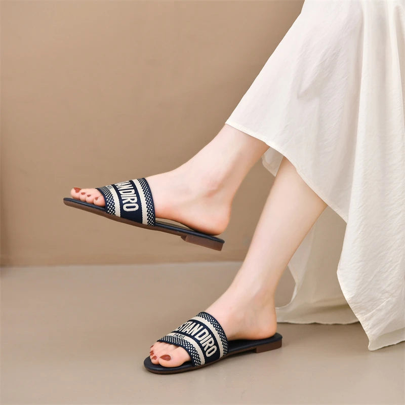 2025 New Casual Plus Size Flat Bottom Sandals Women's Hot Selling Vintage Outerwear Slippers Fashion Style Adult Footwear
