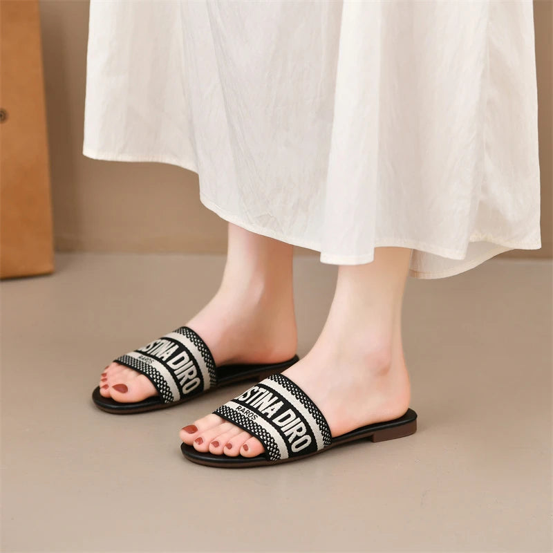 2025 New Casual Plus Size Flat Bottom Sandals Women's Hot Selling Vintage Outerwear Slippers Fashion Style Adult Footwear